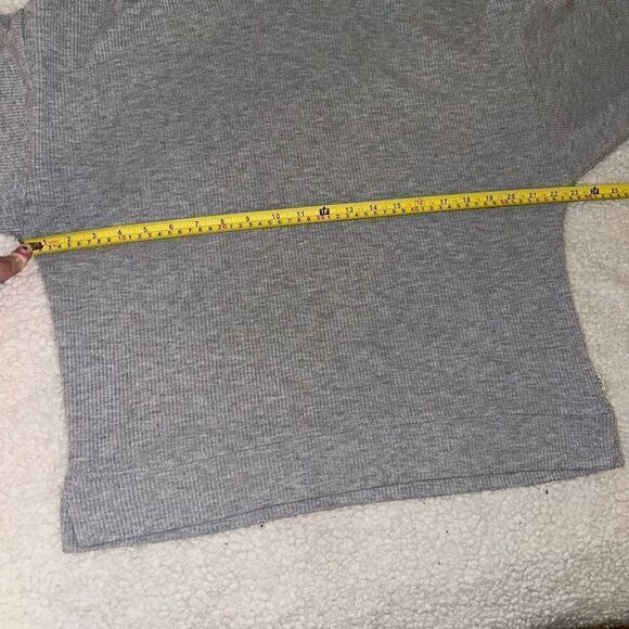 UGG Women’s Gray Ribbed Drawstring Hoodie Size Small - Picture 10 of 13